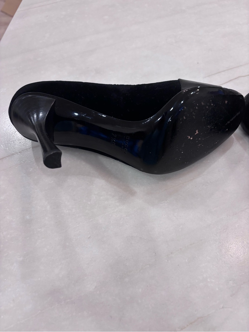 Gucci Black Velvet Punps w/Silver Interlocking G Logo w Leather Trim & Round Toe - Picture 9 of 9